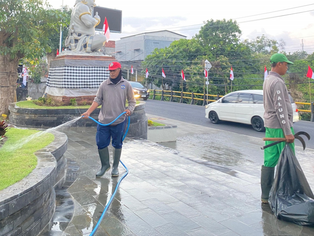 Dedikasi Petugas Kebersihan Desa, Menjaga Kebersihan dan Kenyamanan Selama Porsenides Dalung 2024